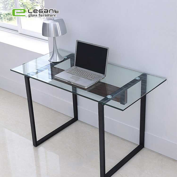 Стеклянные компьютерные столы (40 фото): черные столы для компьютера, мебель для дома со столешницей из стекла и металла
