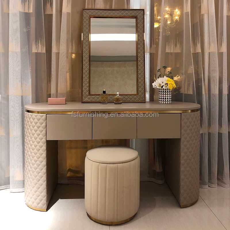 Угловой туалетный столик с зеркалом (31 фото): дамский будуарный стол для макияжа из массива и его размеры