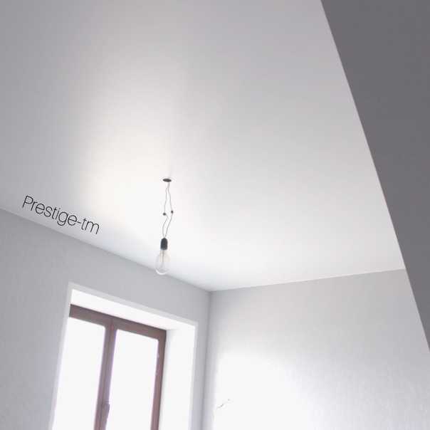 Натяжной потолок белый матовый с отличными фото