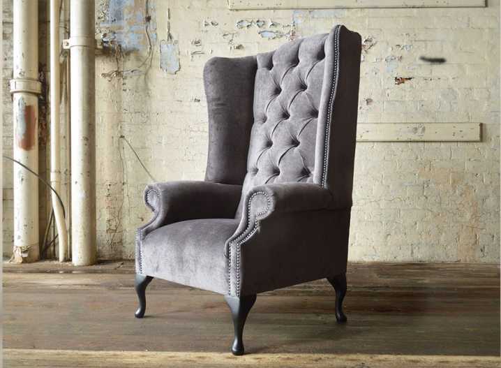 Кресла в стиле ретро: винтажные с деревянными подлокотниками и другие кресла в интерьере