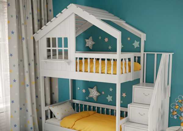 Двухъярусная кровать-домик превосходно смотрится в интерьере детской комнаты Кому подойдут модели в виде дома с крышей вверху Как подобрать качественную модель Из каких материалов изготавливают такие кровати