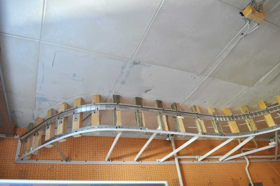 Двухуровневые натяжные потолки (155 фото): дизайн двухуровневых потолков, двухъярусные конструкции в прихожей