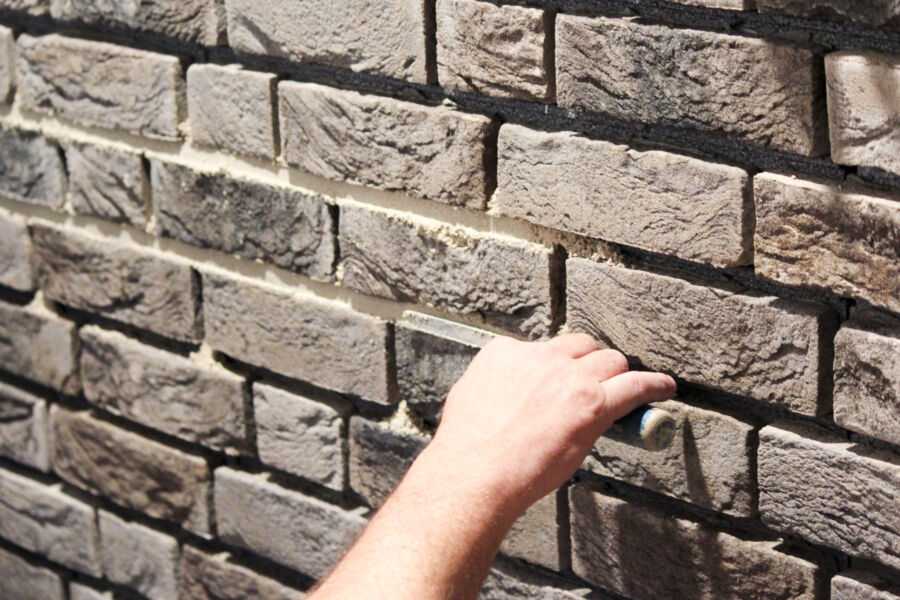 Клинкерная плитка используется во внутренней и внешней облицовке стен достаточно давно Что это такое Как выбрать белые покрытия для внутренней отделки стен и какие бывают размеры клинкера