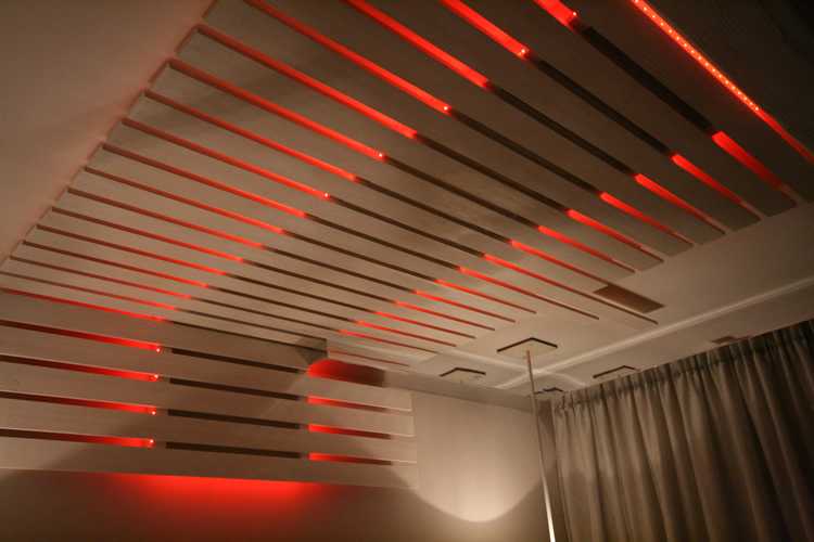 Подвесной потолок с подсветкой (42 фото): стеклянные варианты со светодиодной лентой, навесной светящийся потолок