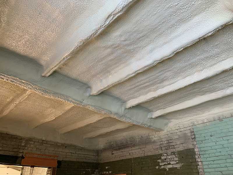 Утепление потолка в доме с холодной крышей: выбор утеплителя, расчёт толщины и монтаж своими руками - строительство и ремонт