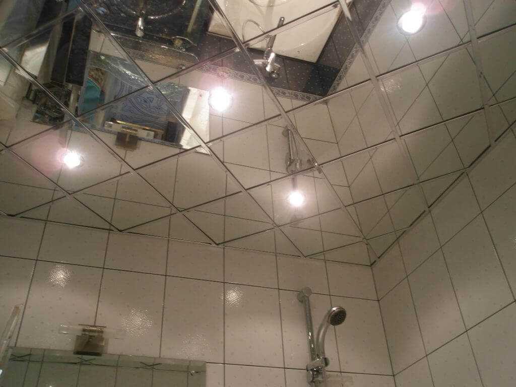 Какой потолок сделать в ванной комнате: какой лучше и почему (+ фото)