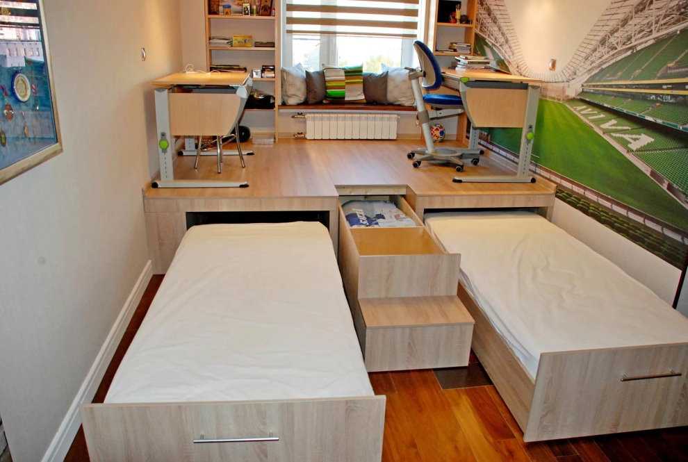 Кровать подиум в маленькой комнате с выдвижными ящиками - 22 фото