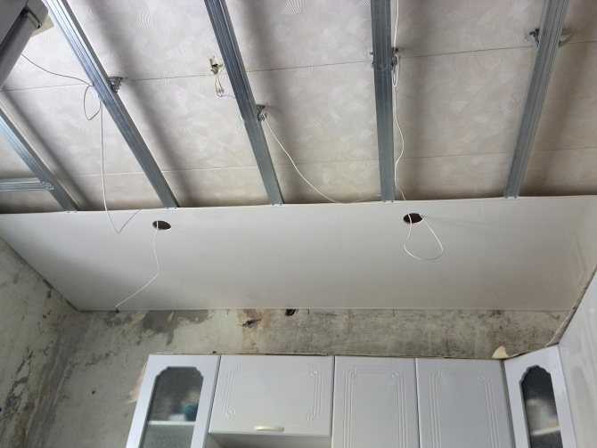 Потолок на балконе из пластиковых панелей: отделка потолка на лоджии панелями пвх, как сделать пластиковый потолок своими руками, обшивка, как обшить, отделка