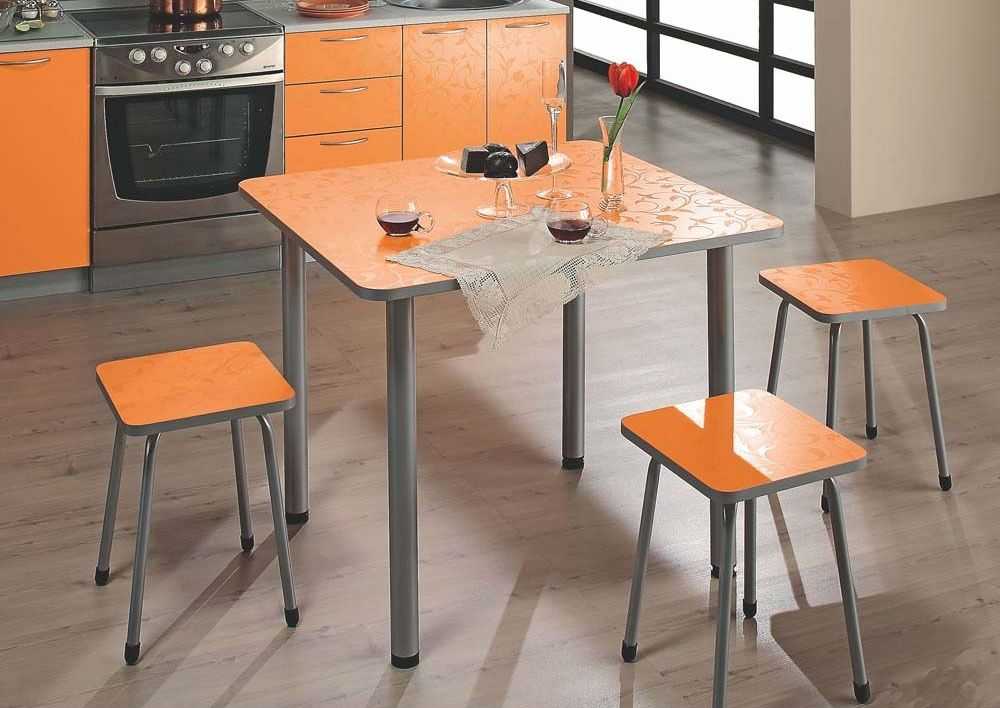 Мраморные столы: кухонные обеденные столы из мрамора с круглой столешницей и кофейные столики, другие виды, белые, черные и других цветов