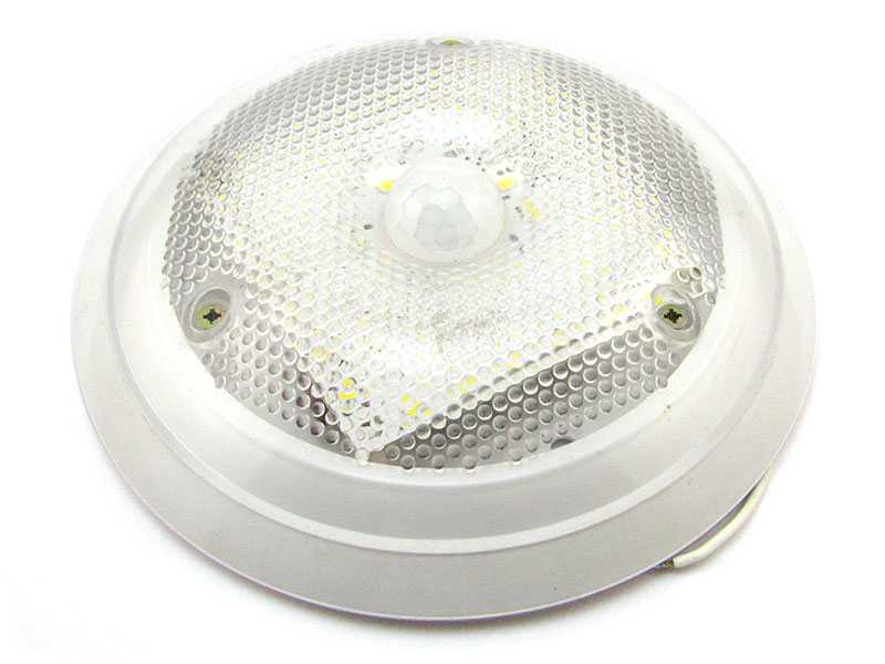 Светодиодные светильники с датчиком движения для квартиры или дома: встраиваемые, точечные, накладные, диодные или на батарейках. какие лучше выбрать и как впишутся в интерьер