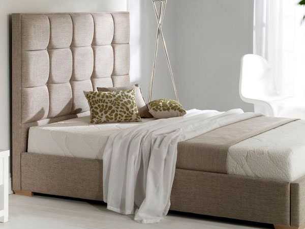 Двуспальные кровати с мягким изголовьем (25 фото): стильные модели с высоким кожаным изголовьем и полками