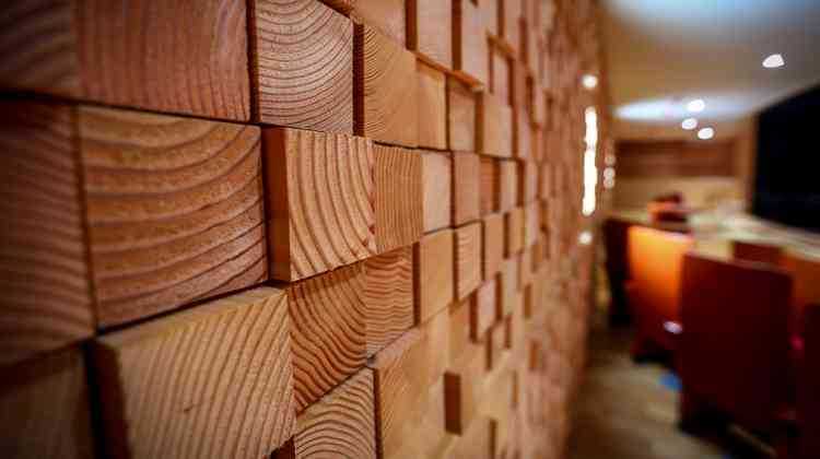 Деревянная плитка и ее применение в жилом интерьере