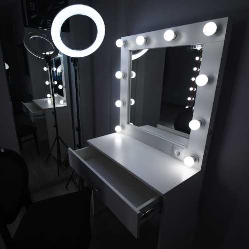 Мечта каждой красотки: выбираем современное зеркало с подсветкой для макияжа