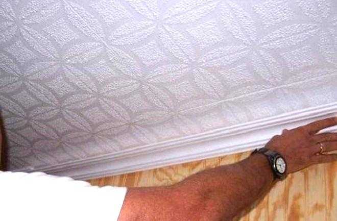 Как клеить бесшовную потолочную плитку без швов?