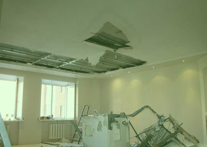Виды повреждений и ремонт подвесных потолков