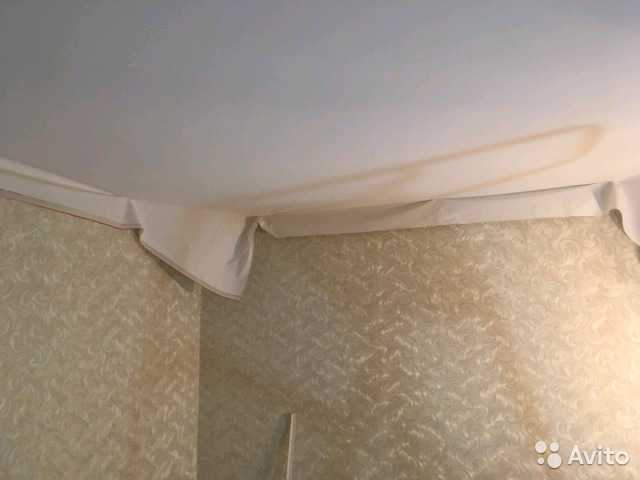 Тканевые натяжные потолки смотрятся очень эффектно и оригинально. В чем их недостатки, а в чем плюсы и минусы сатиновой ткани Какие отзывы о потолках оставляют потребители И как же потолок все-таки лучше – ПВХ или текстильный