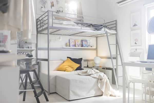 Кровати ikea (83 фото): модели выдвижные и раскладные с ящиками, деревянные двухэтажные и откидные полутороспальные, каркасы белого цвета, отзывыы