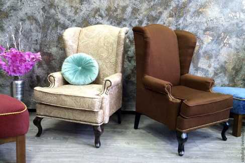 Английское каминное кресло с ушами — виды и особенности моделей