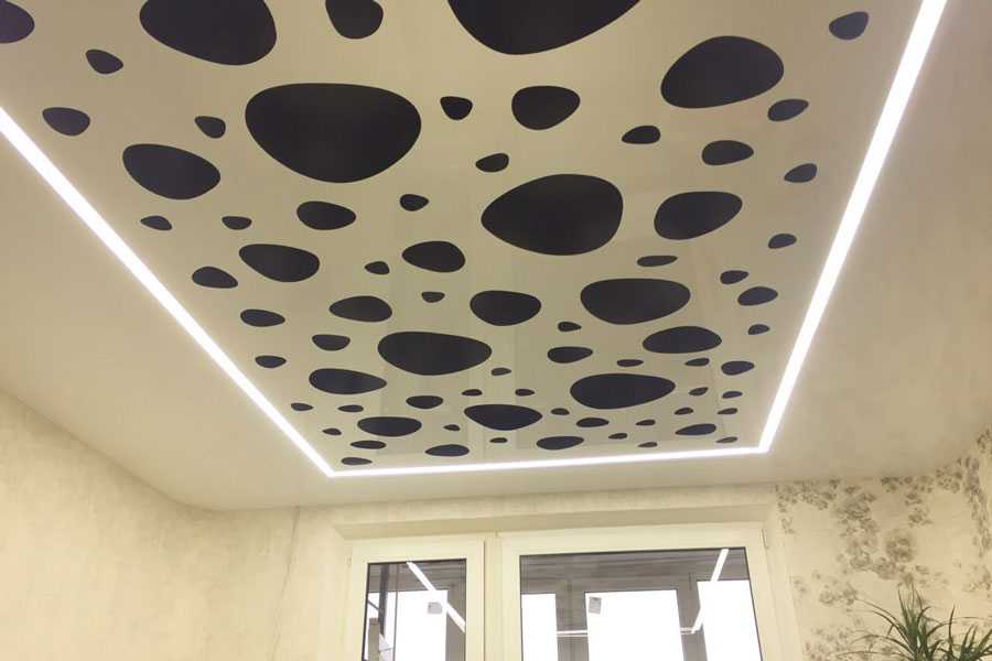 Резные натяжные потолки (46 фото): особенности производства вырезных конструкций с подсветкой
