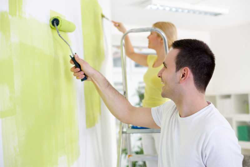 Покраска стены в два цвета: разные идеи, как покрасить комнату или углы разными цветами, сочетание в дизайне двух и более красок на стену