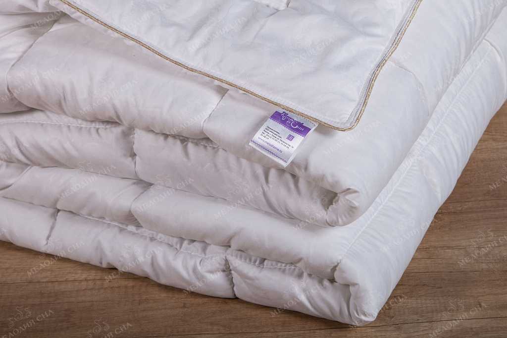 Одеяло из холлофайбера: плюсы и минусы использования, как стирать