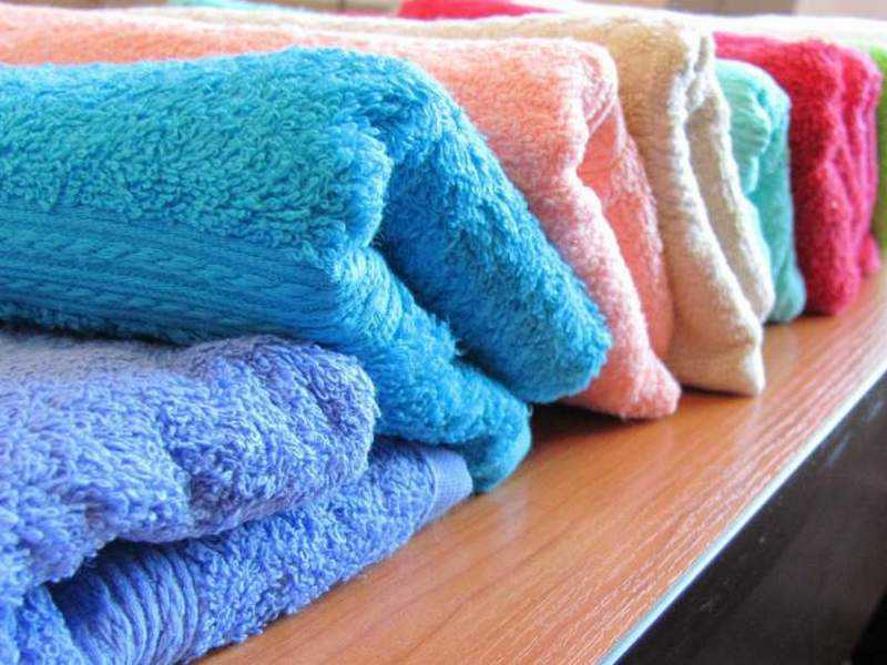 Махровые полотенца (52 фото): плотность и размеры махровых комплектов. как выбрать набор белых банных полотенец?