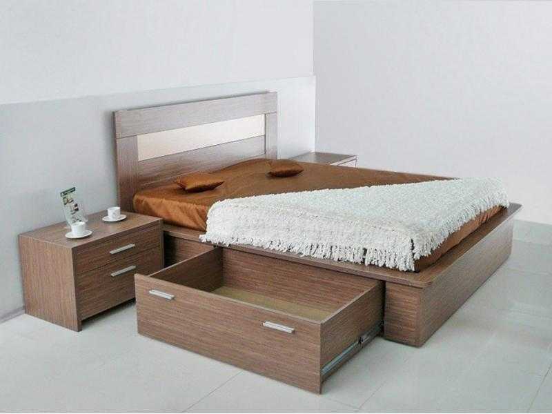 Двуспальные кровати с ящиками для хранения (36 фото): высокие модели с выдвижными ящиками для белья