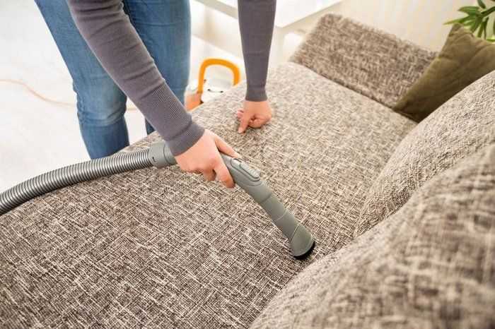 Способы очистки мягкой мебели в домашних условиях