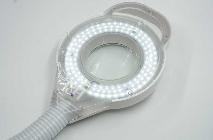 Светодиодные настольные лампы (52 фото): led светильники с регулятором яркости, лупа со светодиодной подсветкой, складная и аккумуляторная, модель с часами