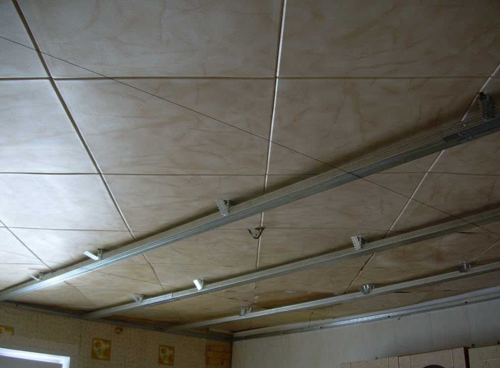 Как обшить потолок панелями пвх своими руками: инструменты, отделка пластиковыми изделиями