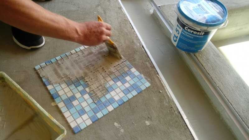 Как клеить мозаичную плитку на сетке — подготовка основания, выбор раствора
