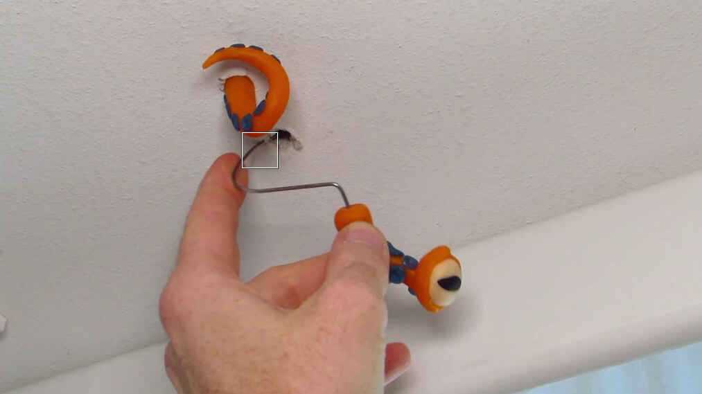 Ремонт натяжного потолка: порез, как заделать своими руками, что делать если порезали, как отремонтировать после пореза натяжной потолок, как устранить, убрать порез, как починить