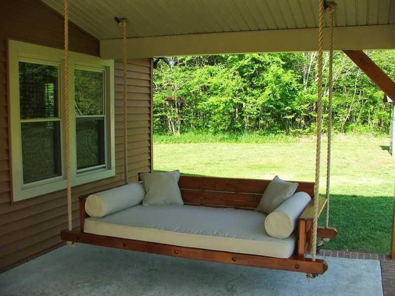 Диван для дачи (69 фото): диван-качели и уличный из дерева, в стиле прованс, разборные, пластиковые и плетеные, фиджи