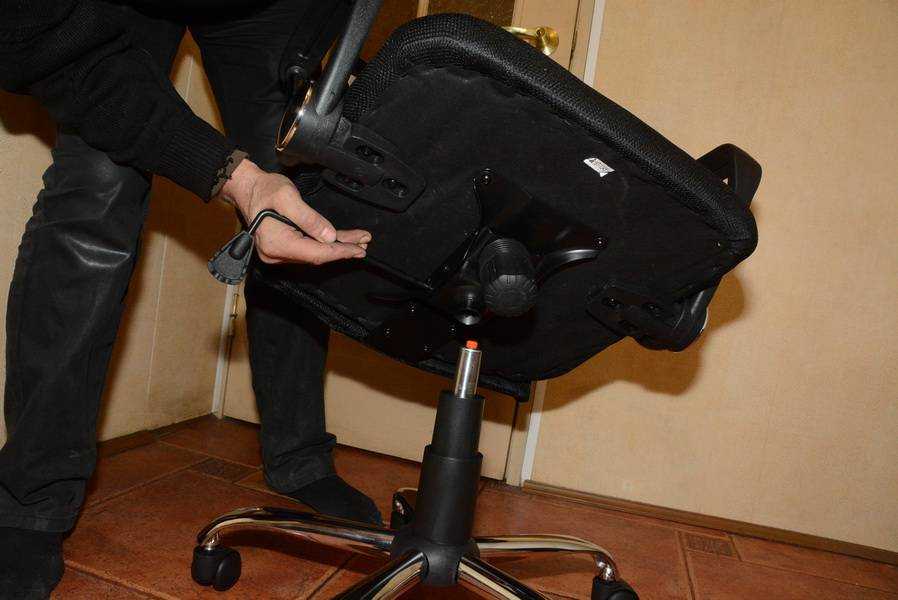 Как поменять крестовину офисного кресла