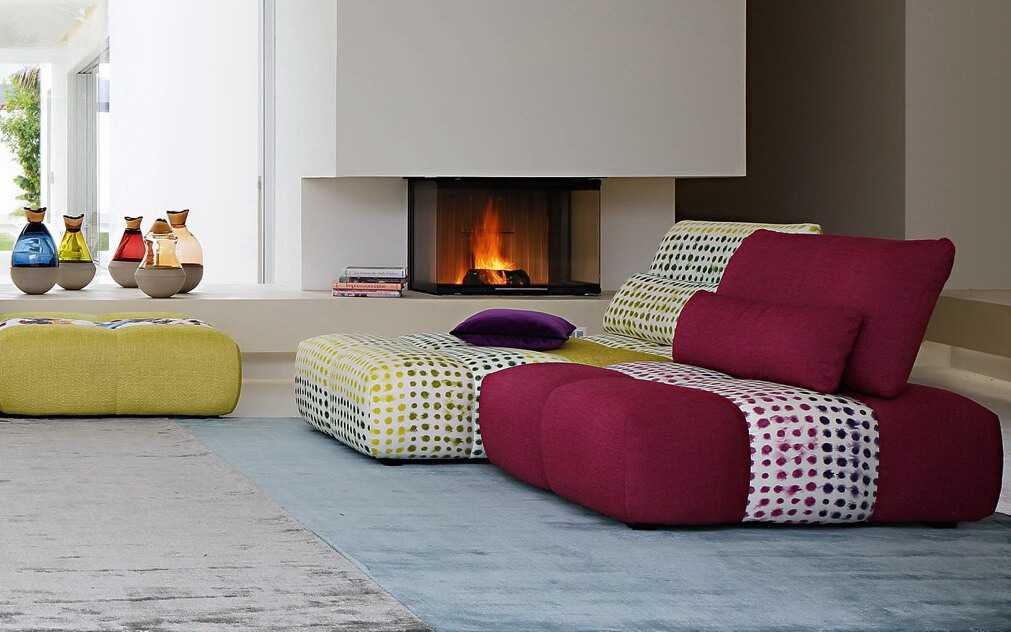 Нераскладной диван: модели для гостиной, односпальные, трехместные и прямые