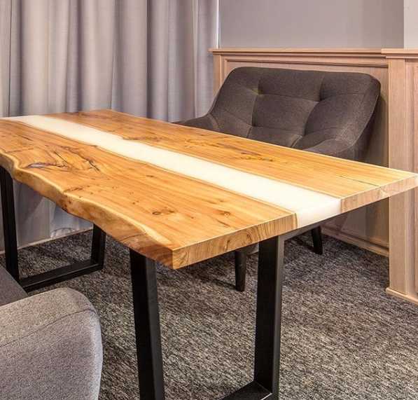 Деревянные столы (186 фото): столешница из массива дерева и слэба, выбираем дизайнерский столик со стульями и раздвижные кофейные модели