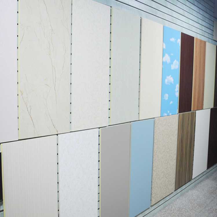 Стена пвх спб. Евродекор панели ЛДСП 2050на3800. Пластиковые панели для стен. Обшивка стен панелями. Стеновые панели ПВХ для внутренней отделки.