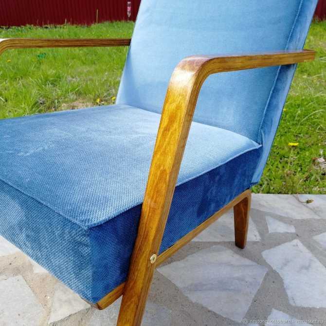 Кресла ссср с деревянными подлокотниками реставрация. интерьеры в стиле ссср