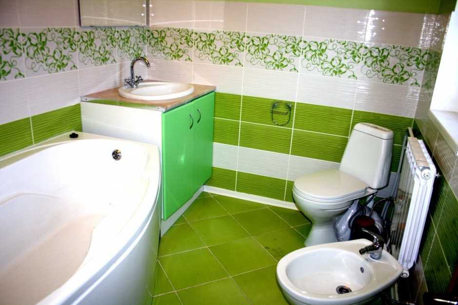 Зеленая напольная плитка: декор темно-зеленого цвета на пол в интерьере