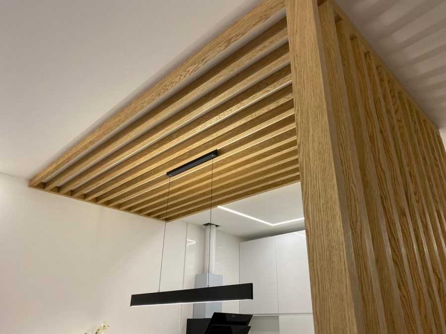 Прозрачный натяжной потолок с подсветкой: фото со светодиодной и цена, монтаж