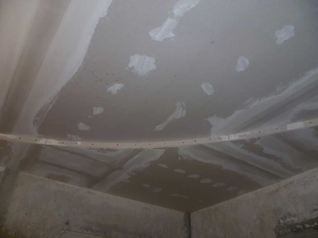 Как правильно шпаклевать потолок из гипсокартона?