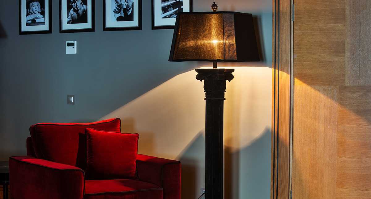 Уютные торшеры в интерьере: подбираем напольный светильник для дома | домфронт