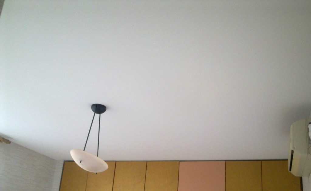 Тканевые натяжные потолки: тонкости оформления интерьера
