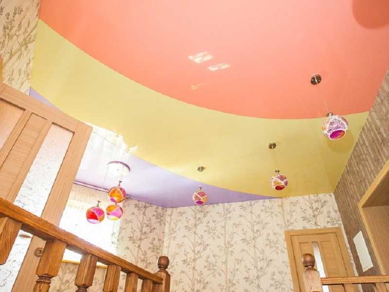 Двухцветные натяжные потолки: фото, спайка швов и дизайн из двух цветов