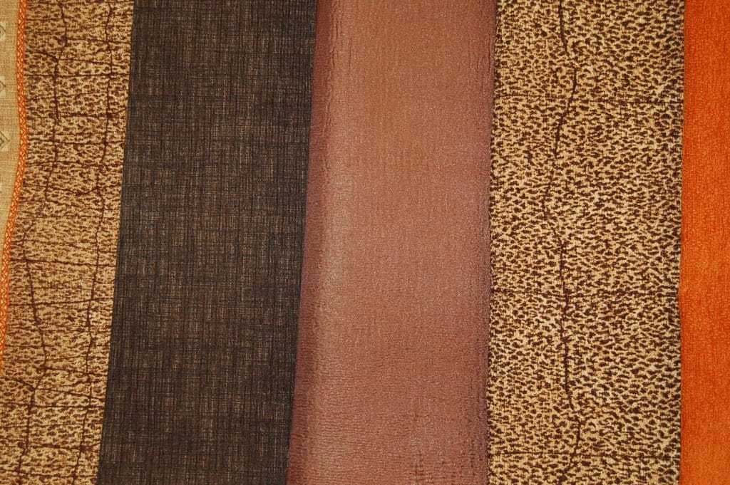 Применение рогожки для обивки диванов: сравнение ткани с велюром