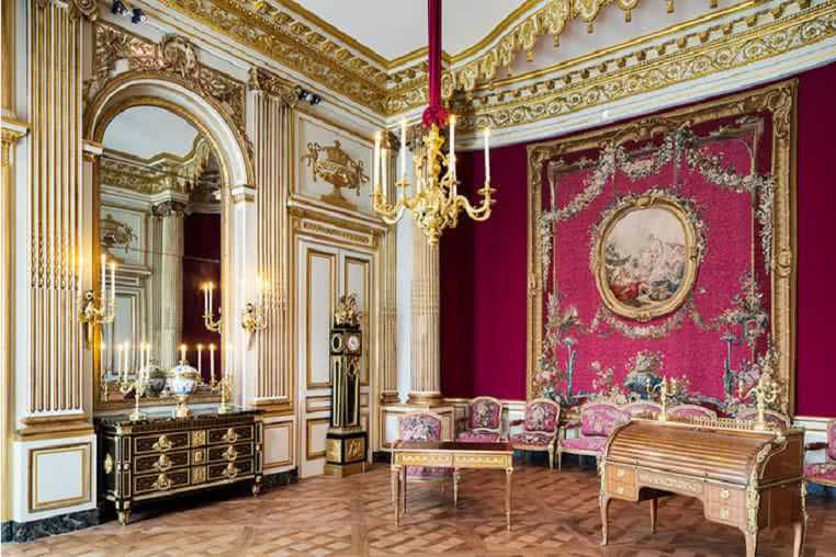 Консоль в гостиную (49 фото): красивые современные модели мебели под тв в интерьере, варианты изделий в стиле барокко и классика