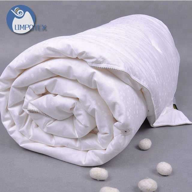 Как ухаживать за одеялом с шелковым наполнителем: плюсы и минусы материала