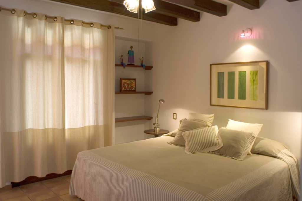 Бра для спальни (47 фото): подвесные светильники в интерьере, на какой высоте вешать на стену, как выбрать, потолочные и настенные модели