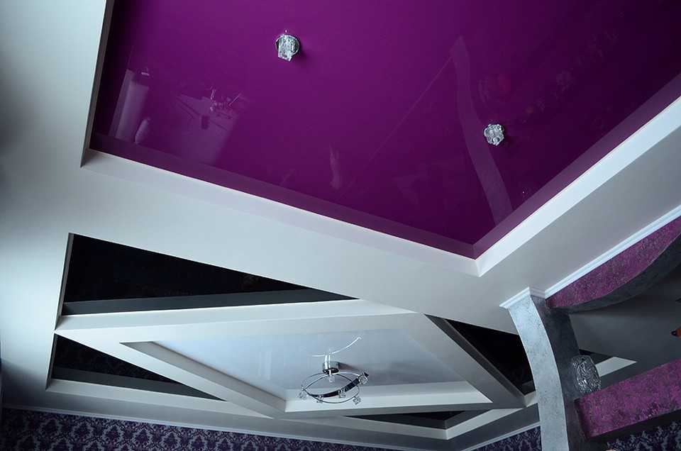 Матовые натяжные потолки (57 фото): плюсы и минусы, выбор цвета для спальни, черные и бежевые модели с рисунком