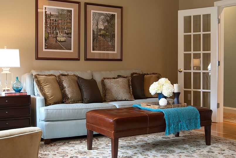 Какой цвет напротив коричневого. Светло коричневый цвет стен. Коричневая мебель в интерьере. Коричневая стена. Оттенки коричневого в интерьере.